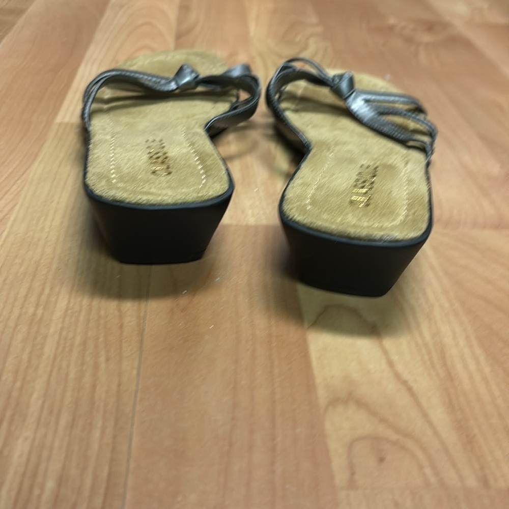 Classique Sandals - Picture 3 of 5